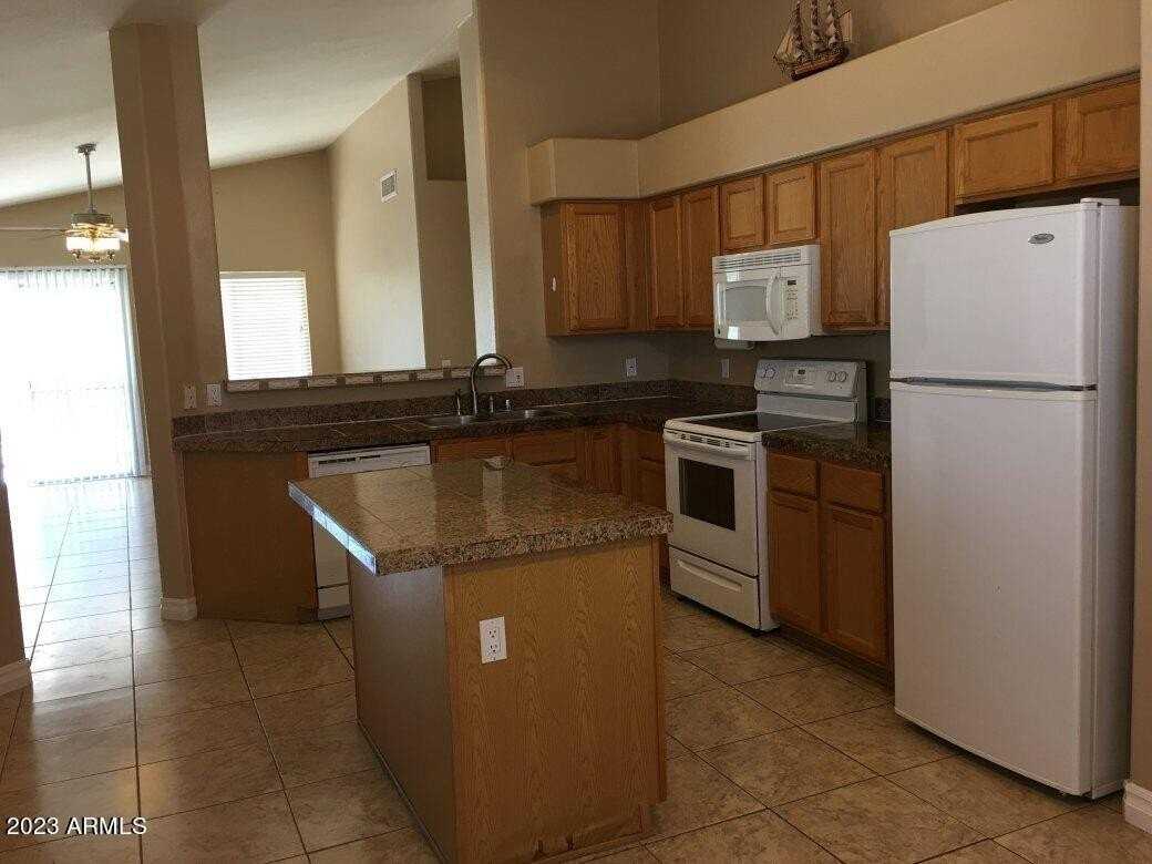 623 West Greentree Drive - Photo 5 of 16