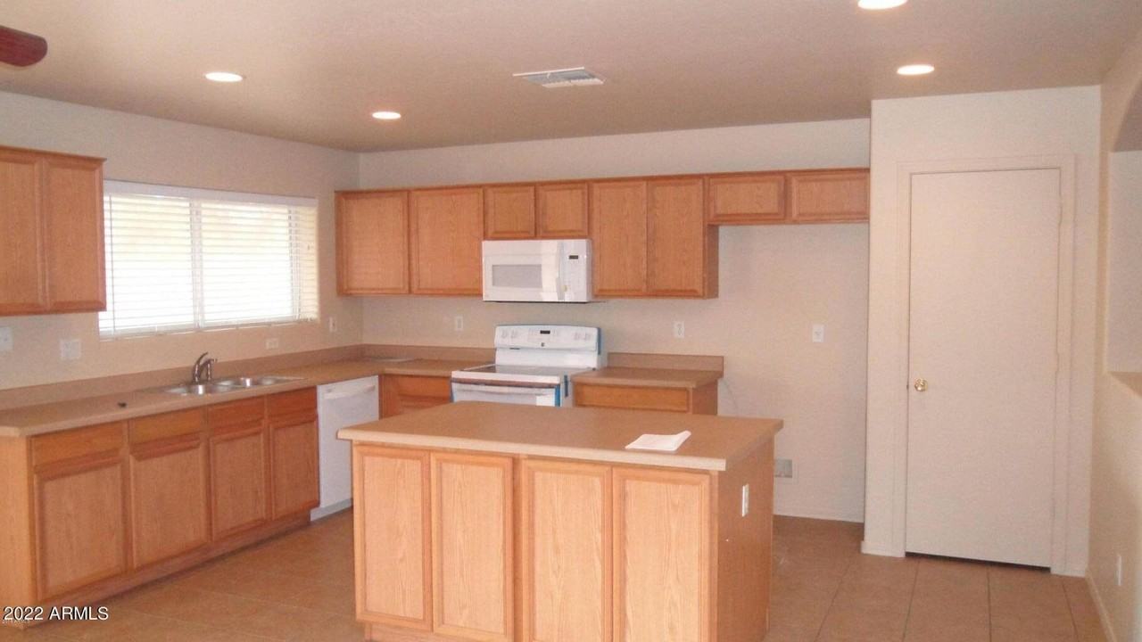 16377 W Cottonwood St - Photo 4 of 22