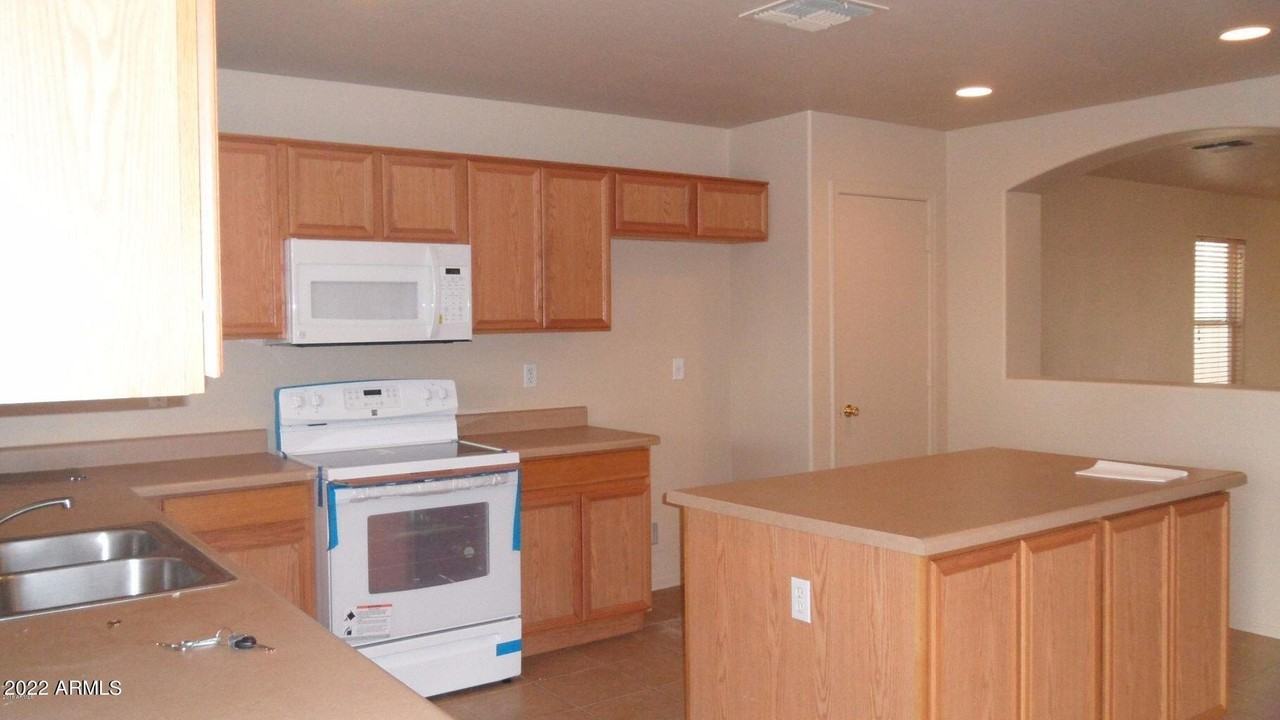 16377 W Cottonwood St - Photo 6 of 22