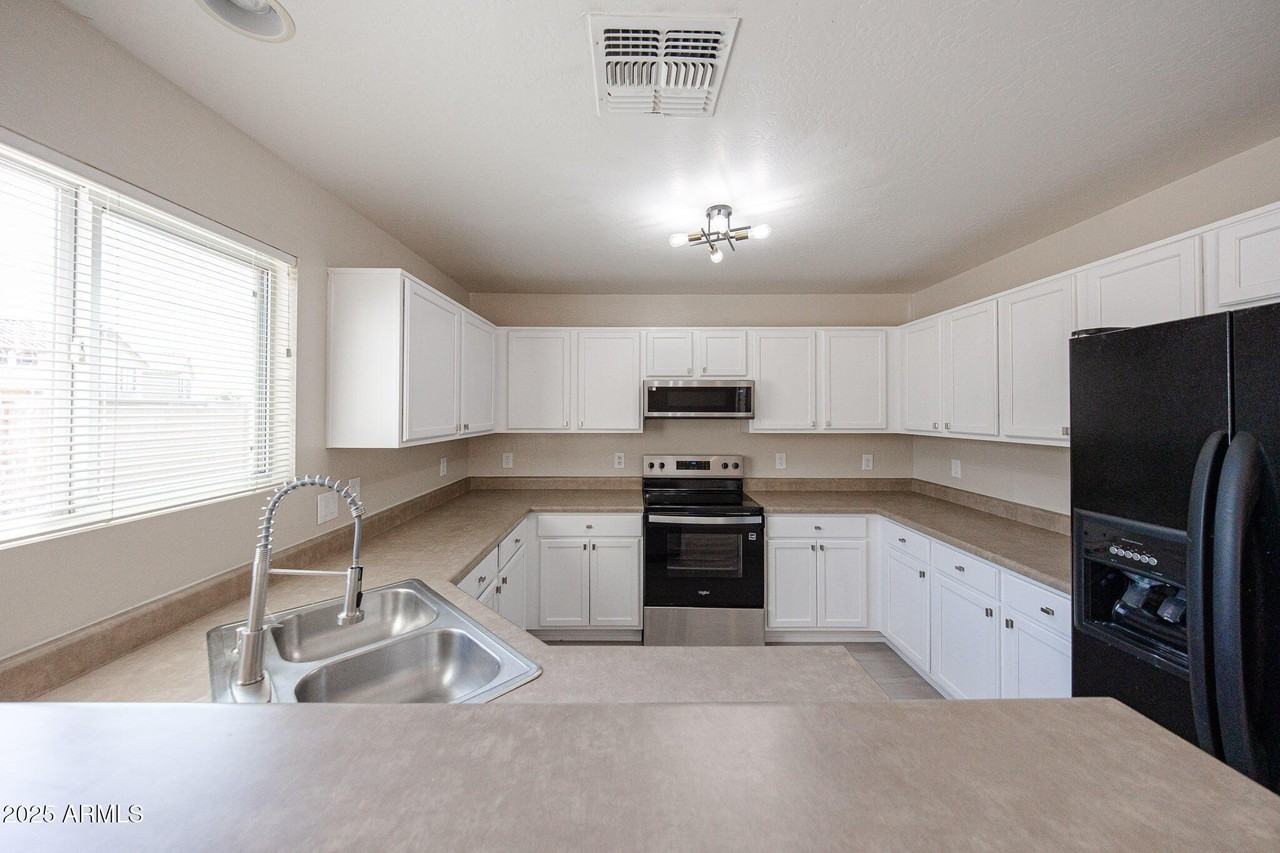 65 North 224th Lane - Photo 7 of 36