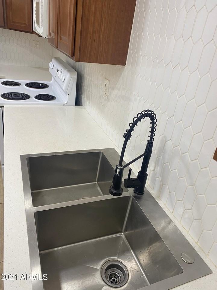 1613 West Mountain View Road #B - Photo 6 of 10