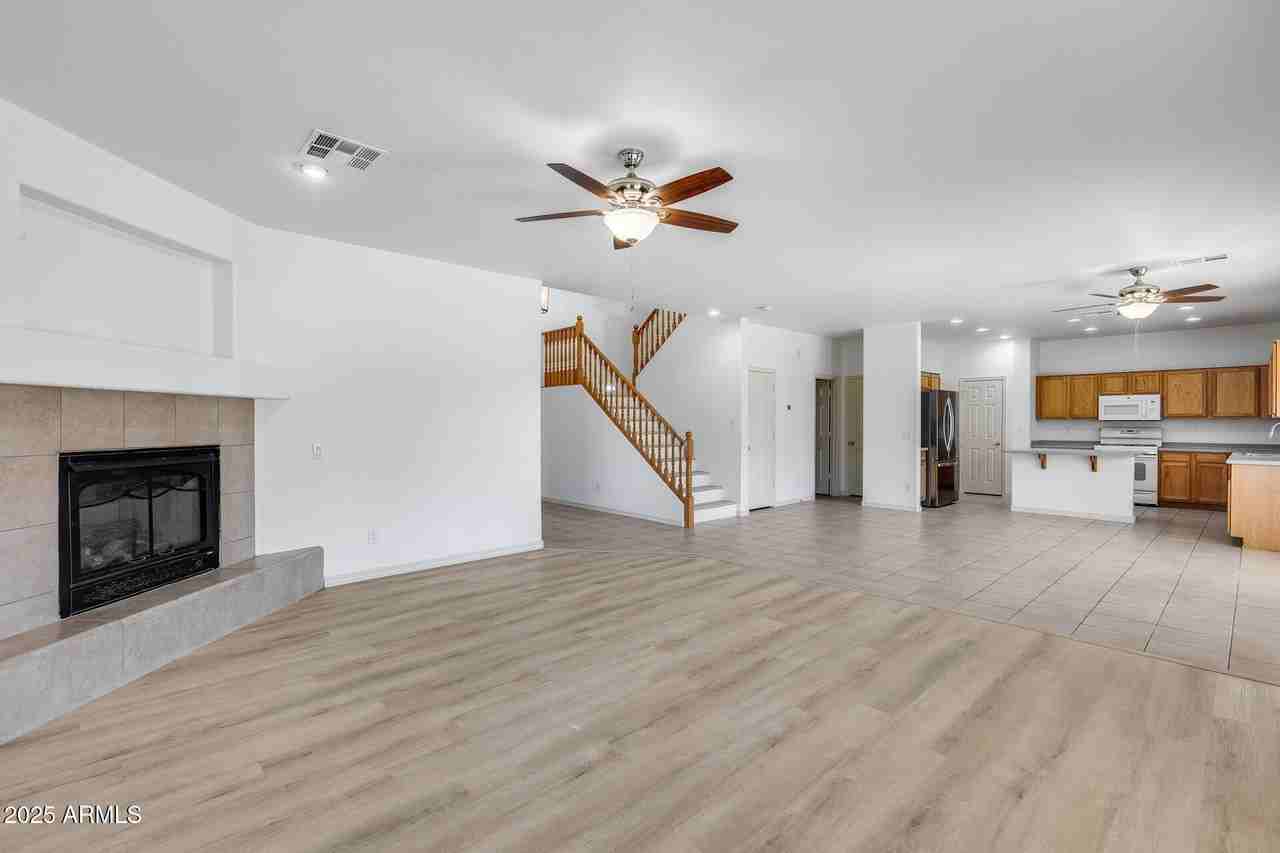 17435 W Saguaro Ln - Photo 2 of 42