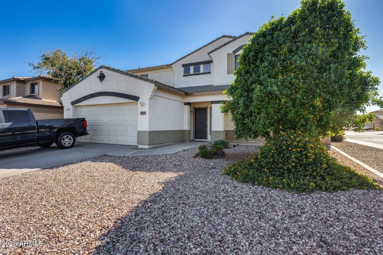 17435 W Saguaro Ln - Photo 6 of 42