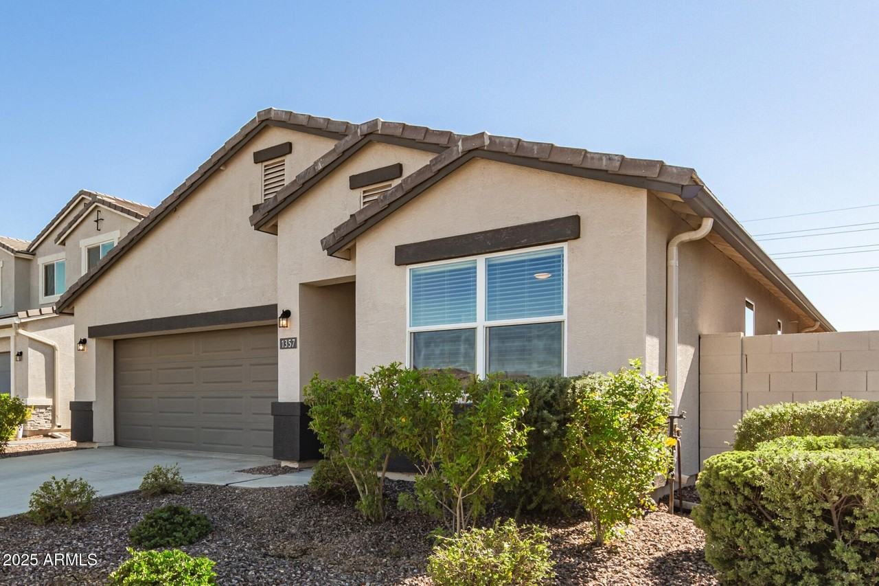 1357 E CHILLINGHAM Road - Photo 3 of 32