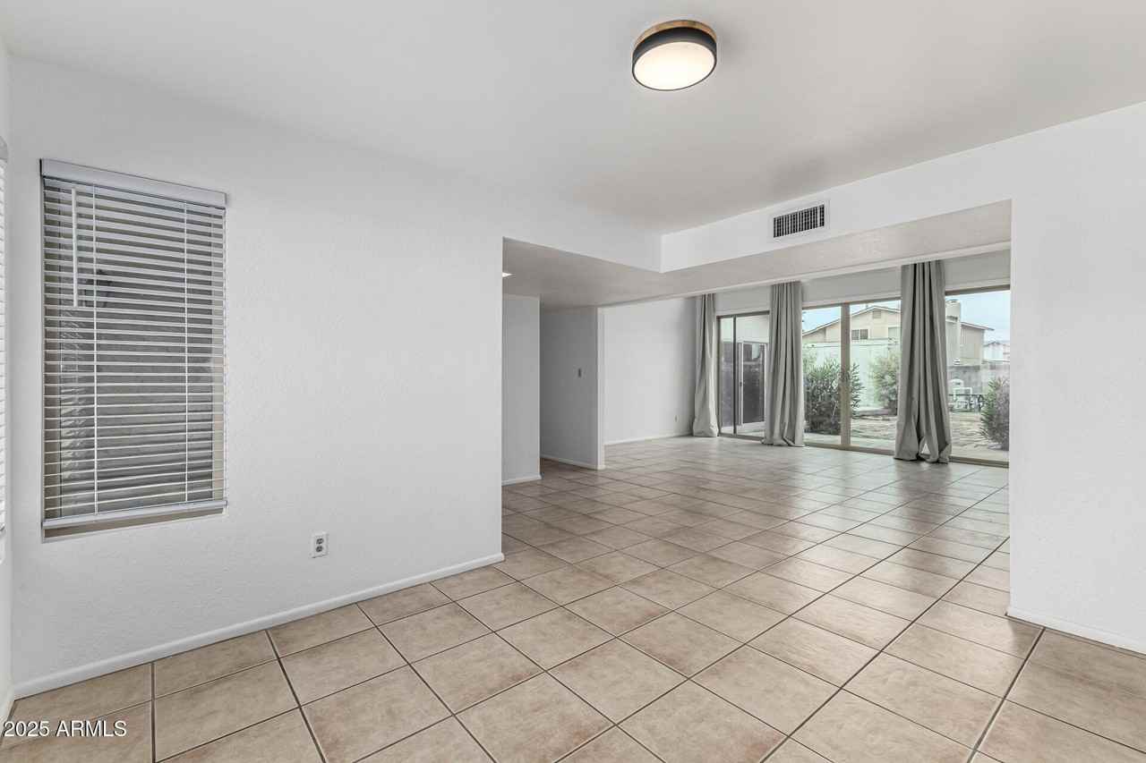 16216 North 33rd Drive - Photo 7 of 50