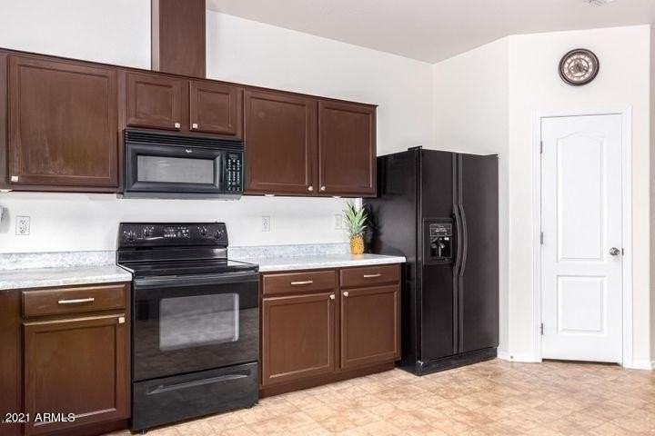 7022 W Mercer Ln - Photo 6 of 13