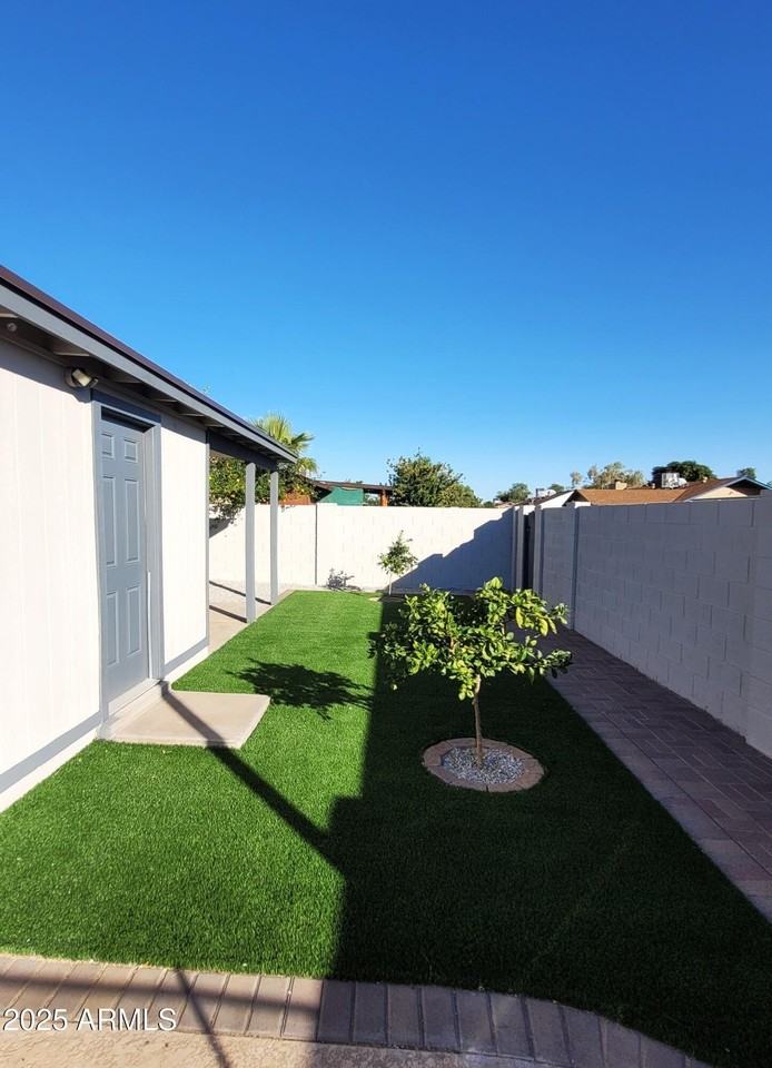 2129 West Tyson Street - Photo 6 of 27