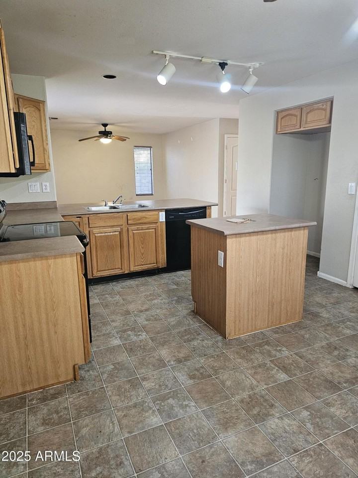 16564 W Melvin St - Photo 6 of 27