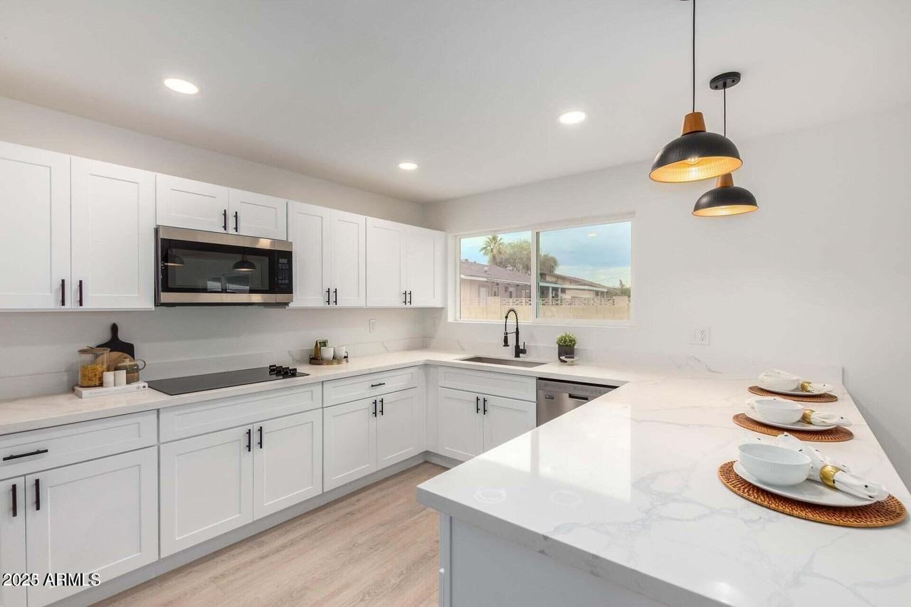 3933 W Cactus Wren Dr - Photo 3 of 24