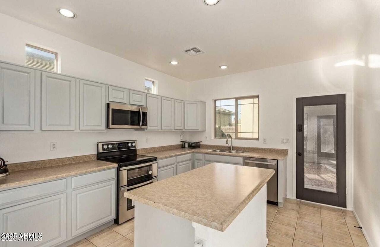 9171 Berkley Road - Photo 3 of 13