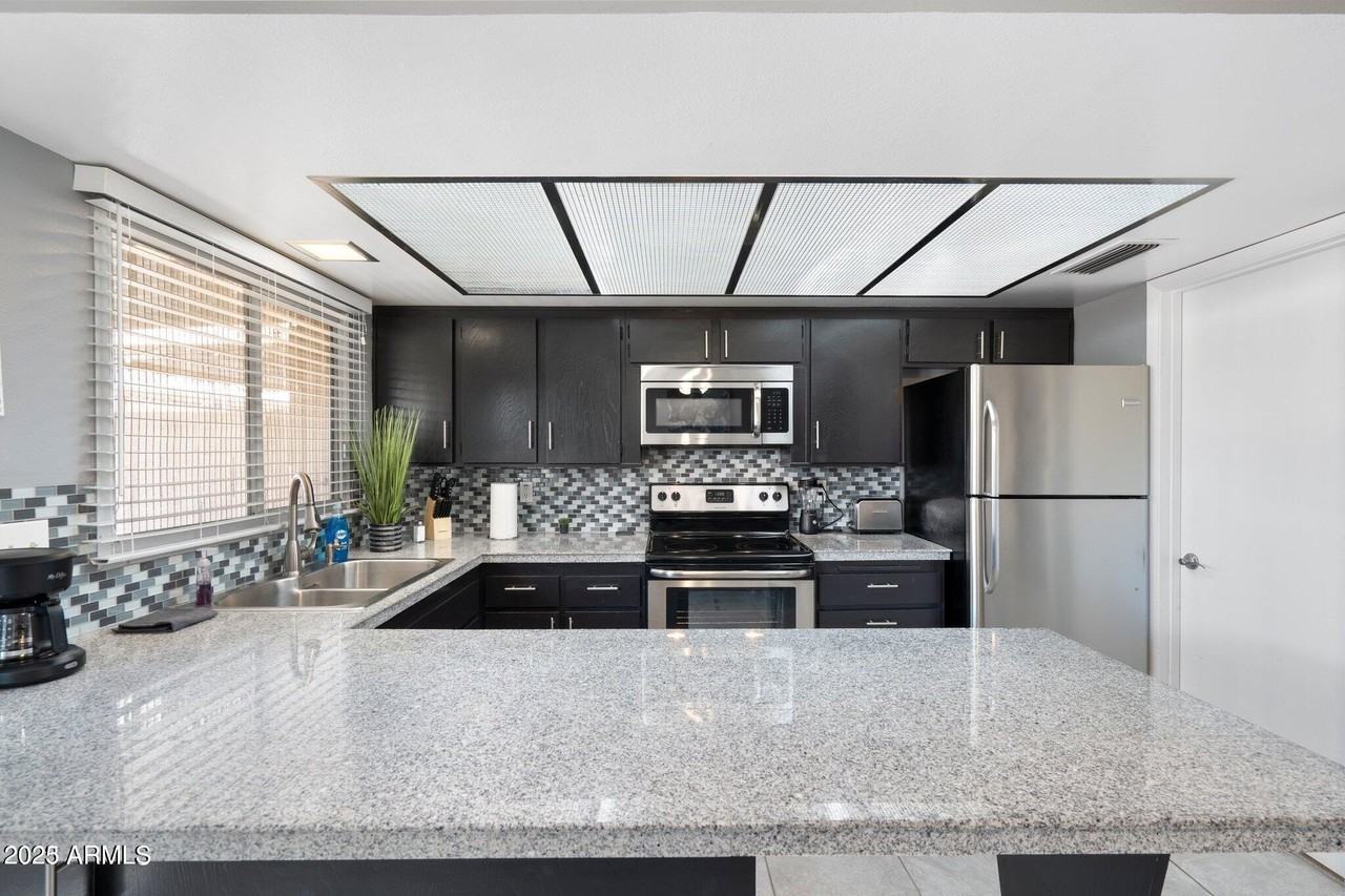 6921 E Osborn Rd Unit D #D - Photo 7 of 14