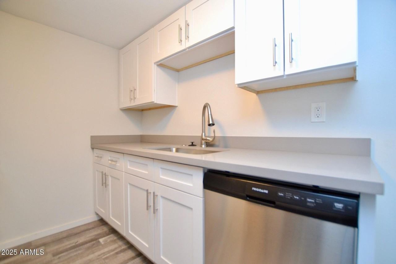 44 W ROANOKE Avenue unit: 8 #8 - Photo 2 of 11