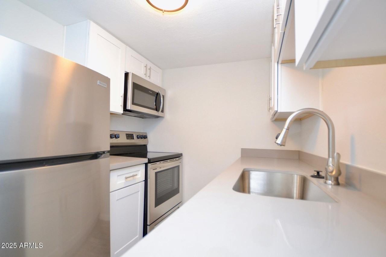 44 W ROANOKE Avenue unit: 8 #8 - Photo 3 of 11