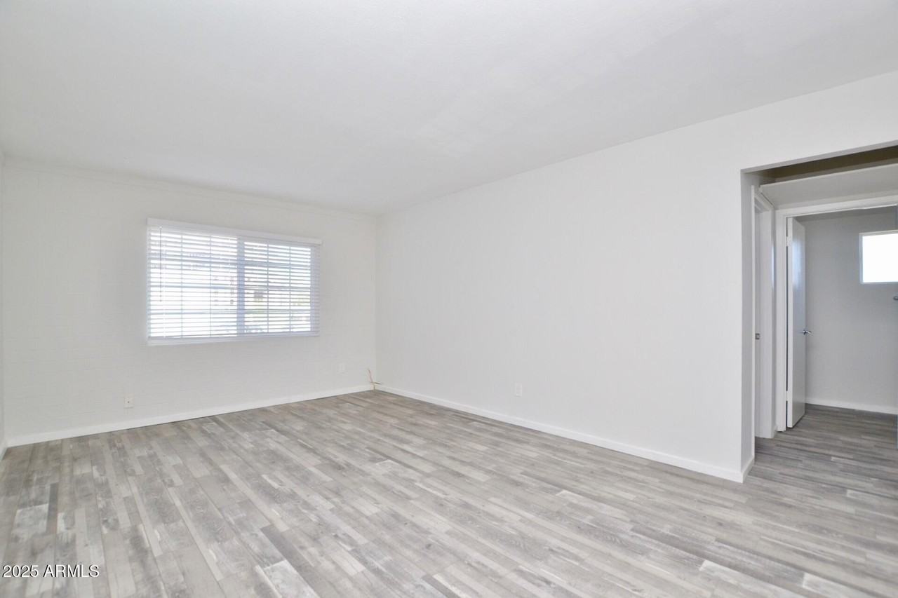 44 W ROANOKE Avenue unit: 8 #8 - Photo 4 of 11