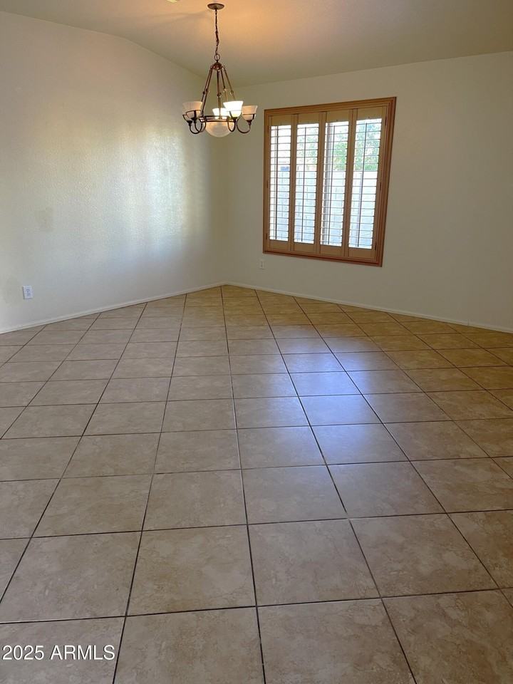 29062 N Mountain View Rd - Photo 2 of 16