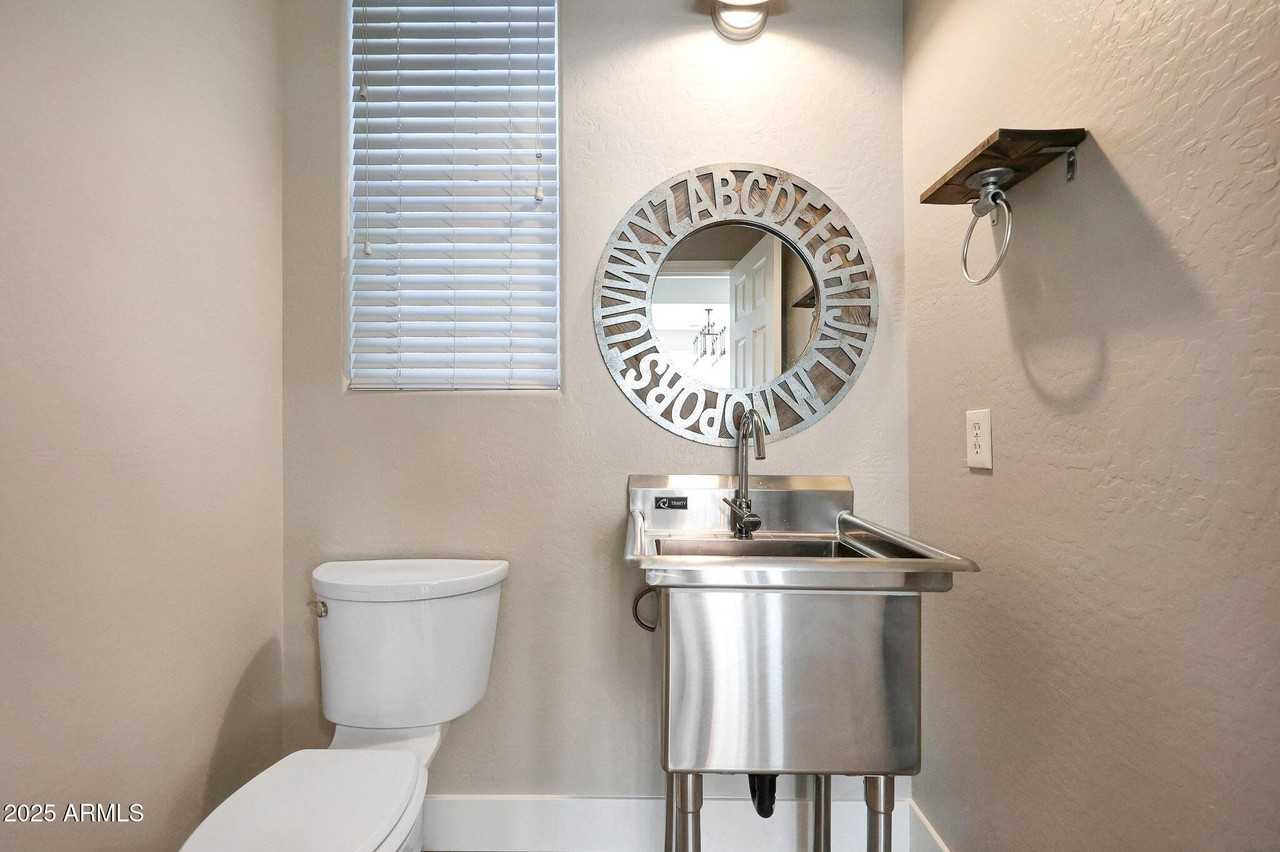 21134 W Green St - Photo 3 of 27