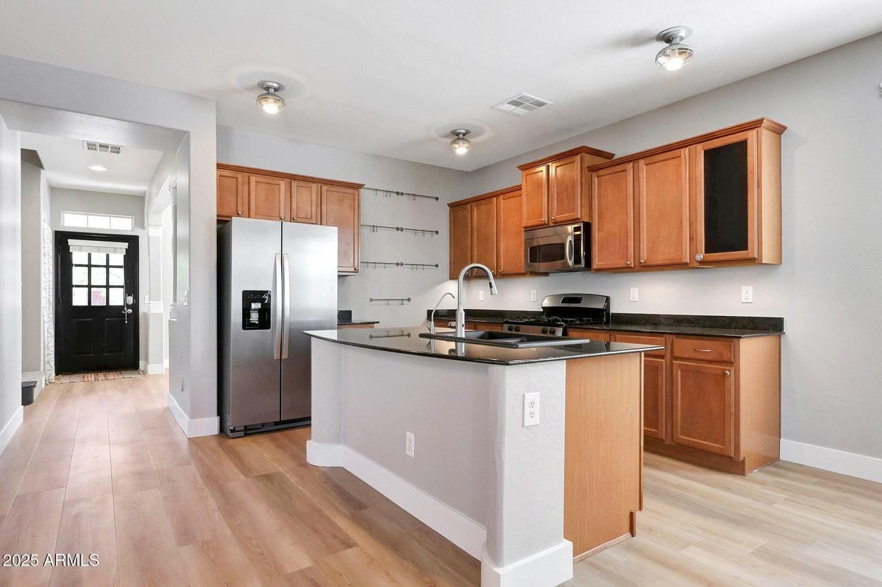 21134 W Green St - Photo 6 of 27