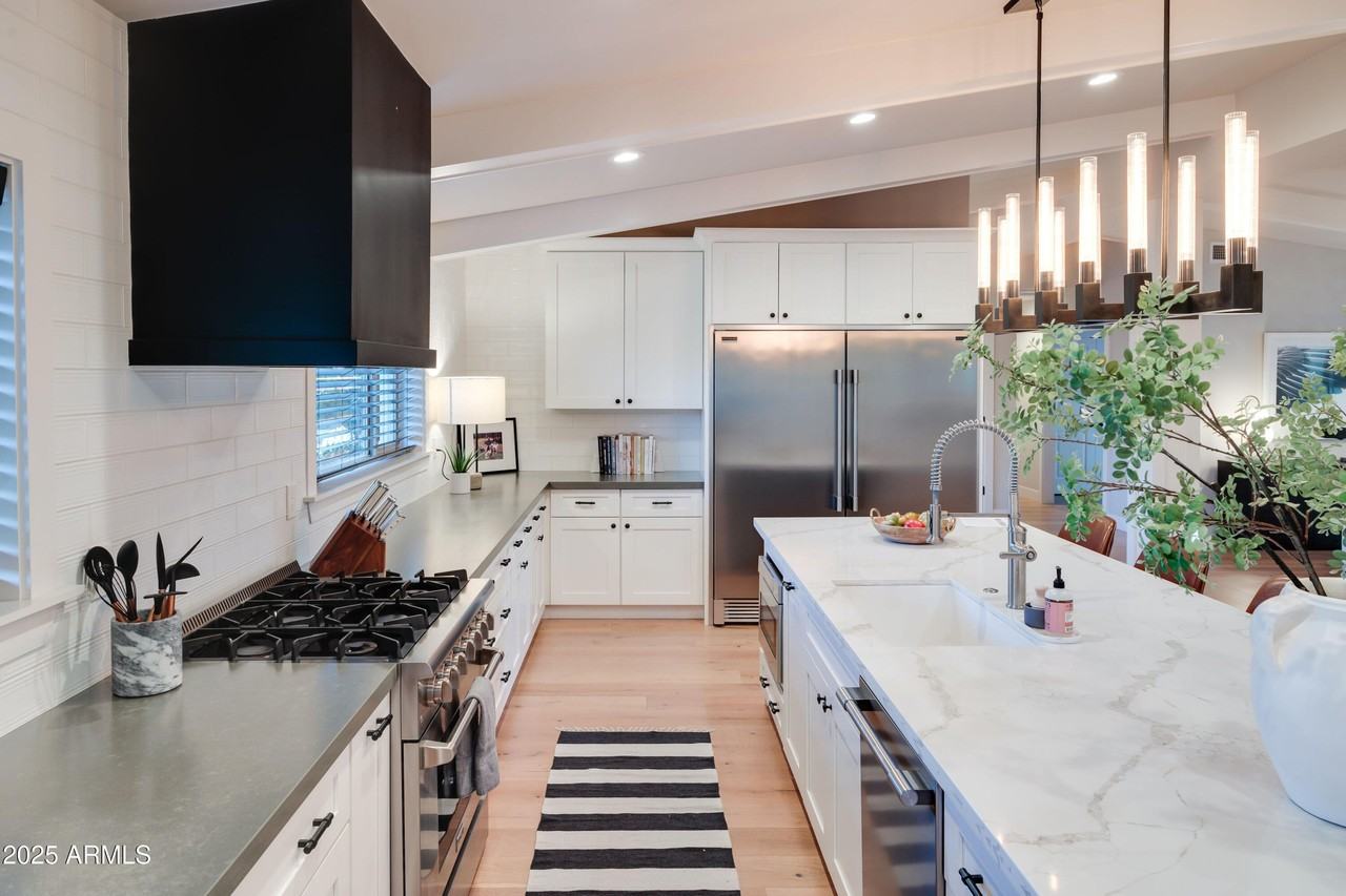 243 West Harmont Drive - Photo 6 of 30