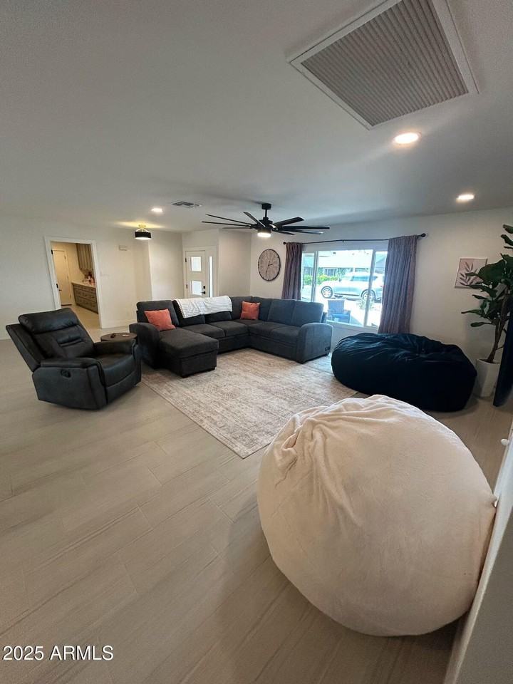 8719 East Columbus Avenue - Photo 4 of 36