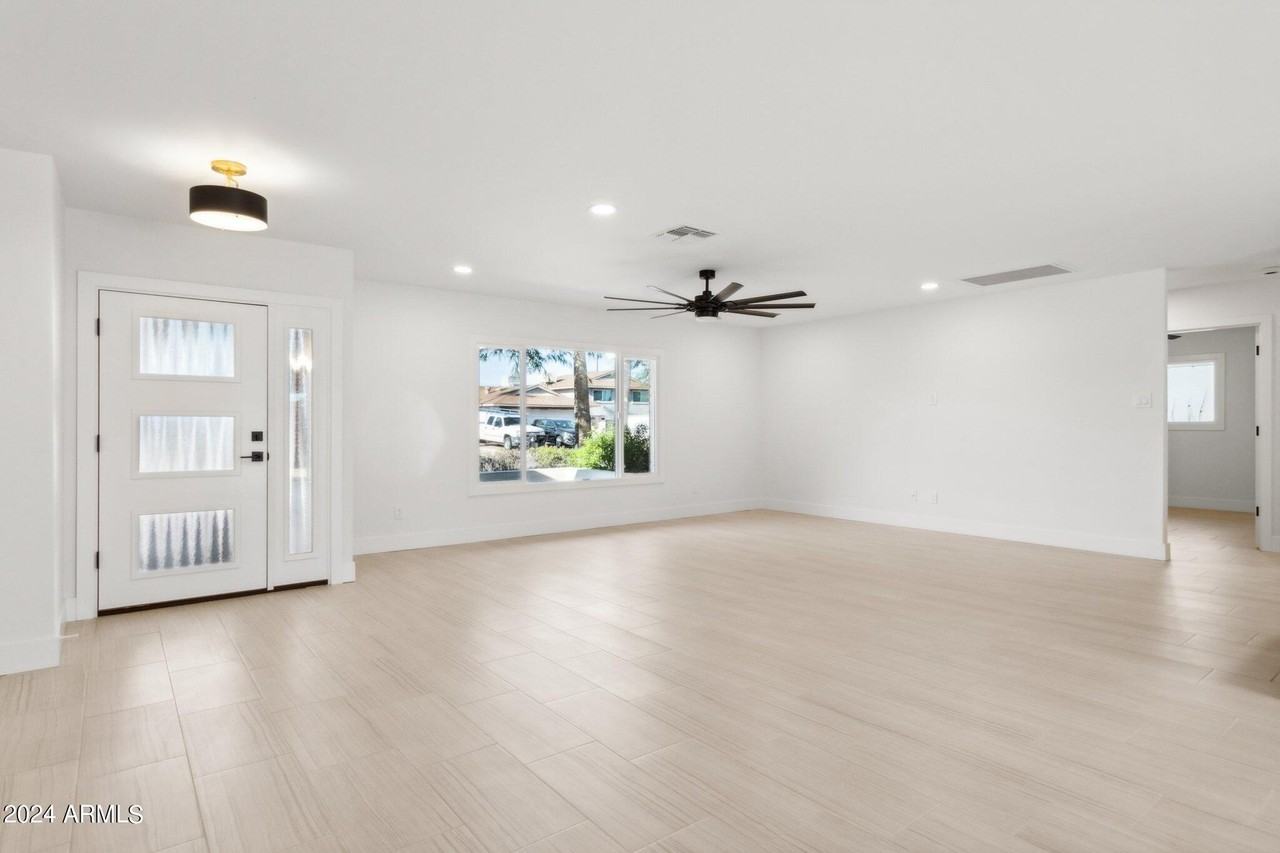 8719 East Columbus Avenue - Photo 6 of 36