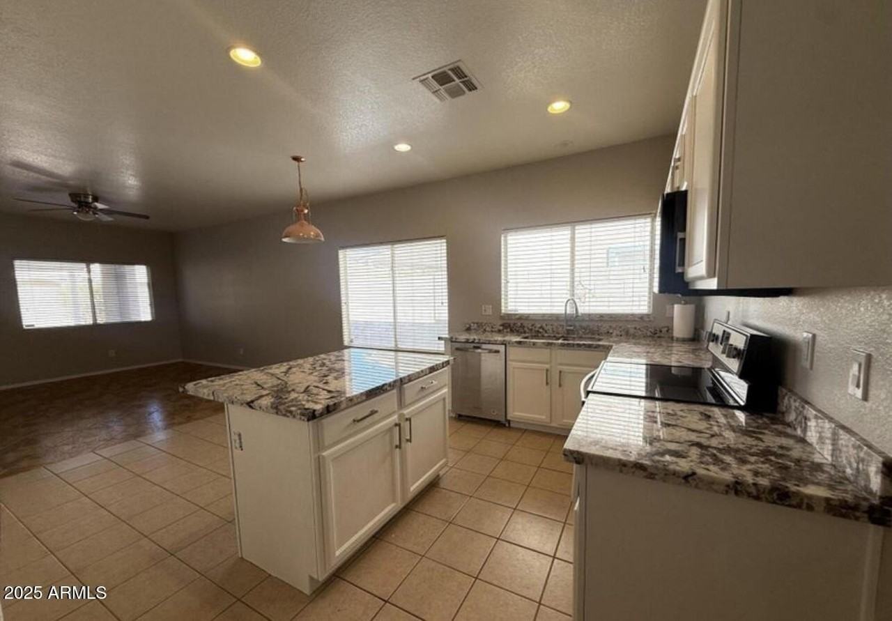 12524 West Adams Street - Photo 7 of 31