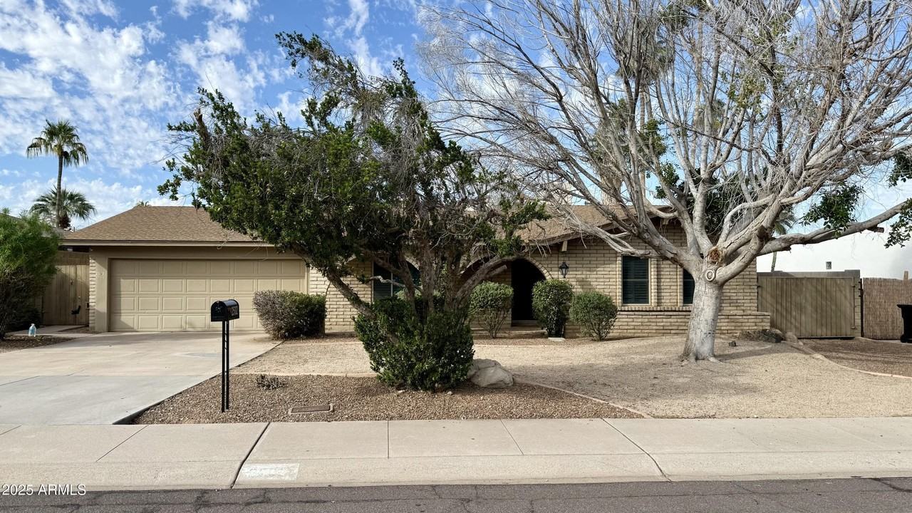 2502 East Sahuaro Drive - Photo 2 of 46