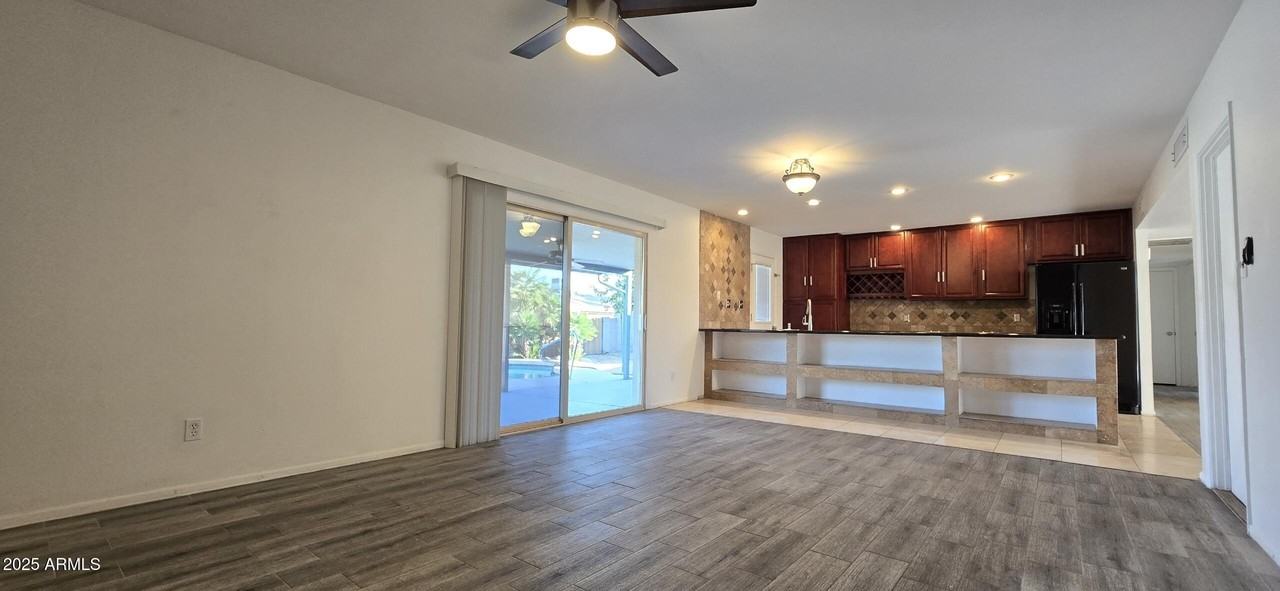 2132 East Oxford Drive - Photo 2 of 24