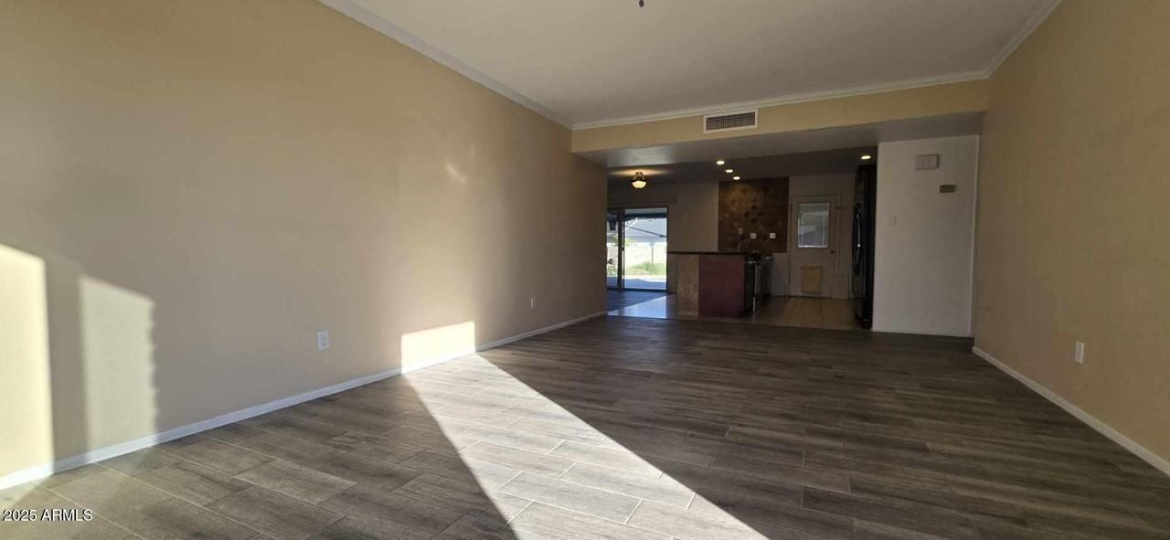 2132 East Oxford Drive - Photo 6 of 24