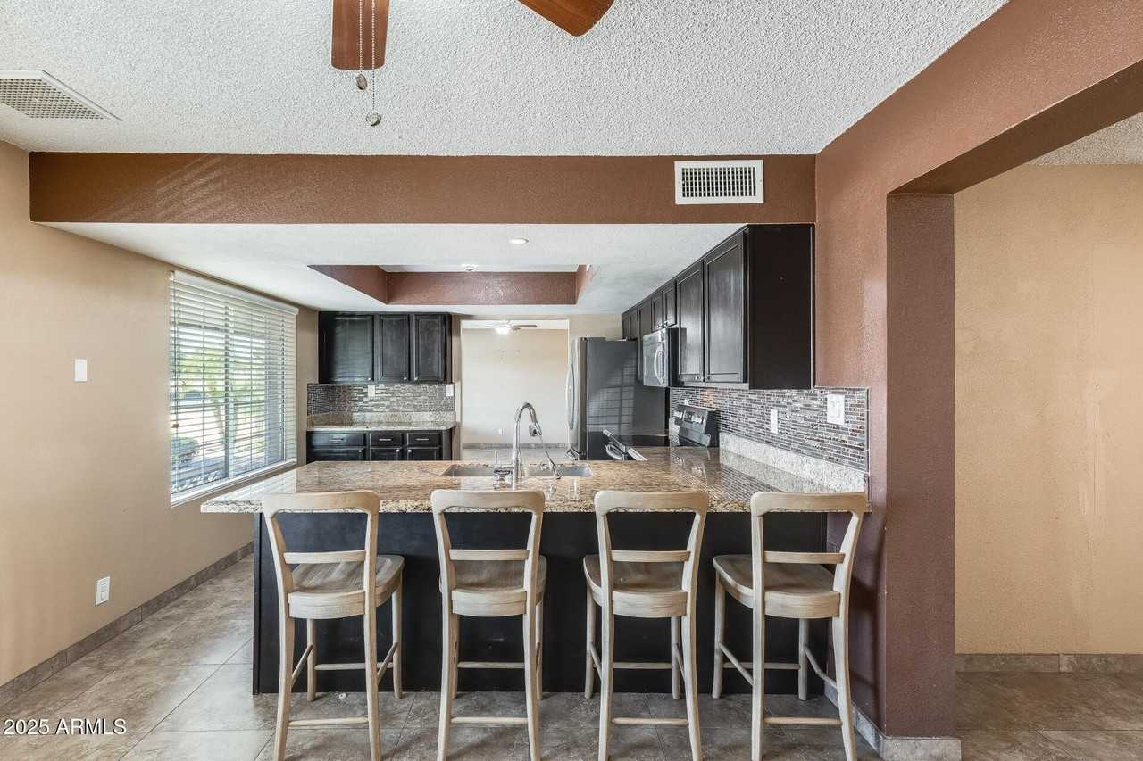 17633 N 15th Ave - Photo 3 of 31