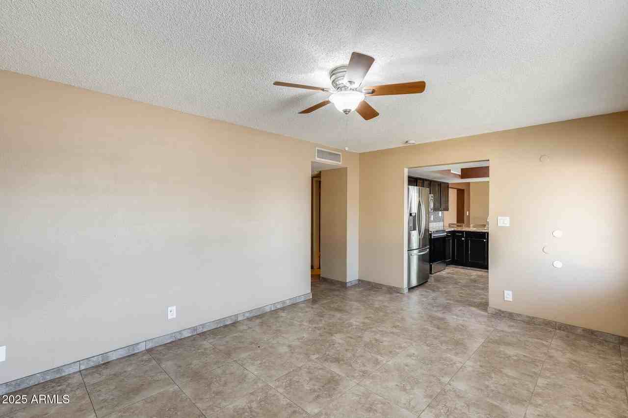 17633 N 15th Ave - Photo 7 of 31