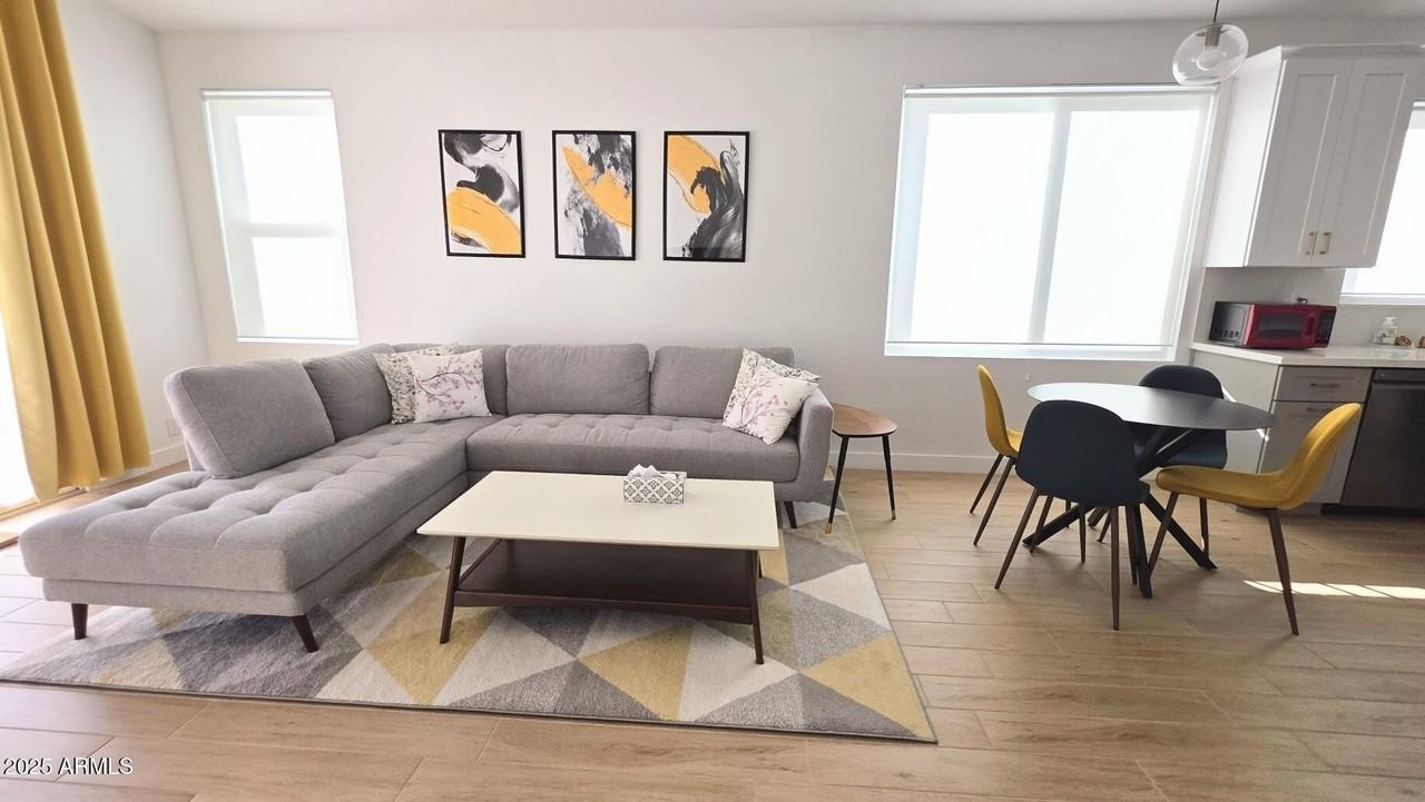 843 West Locust Drive - Photo 3 of 23