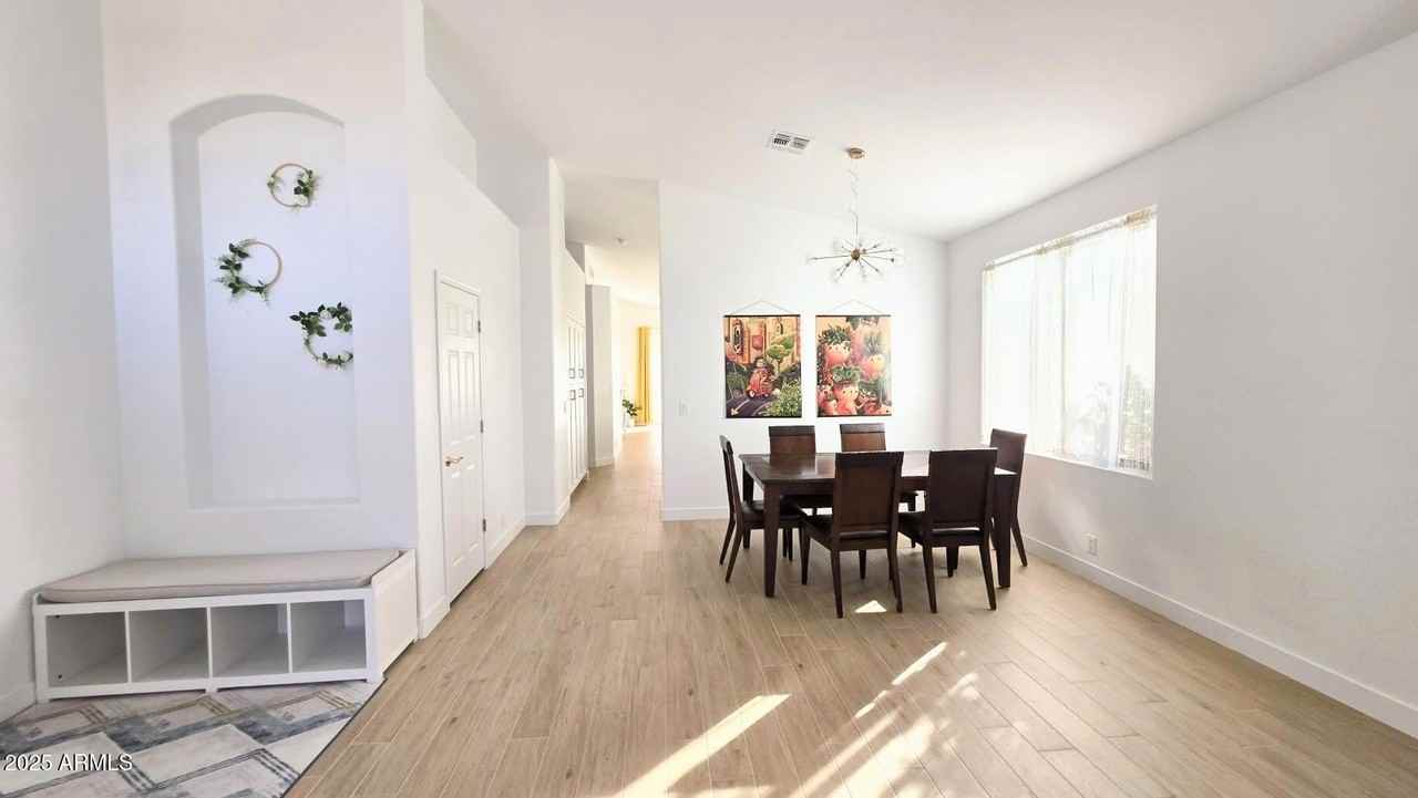 843 West Locust Drive - Photo 5 of 23