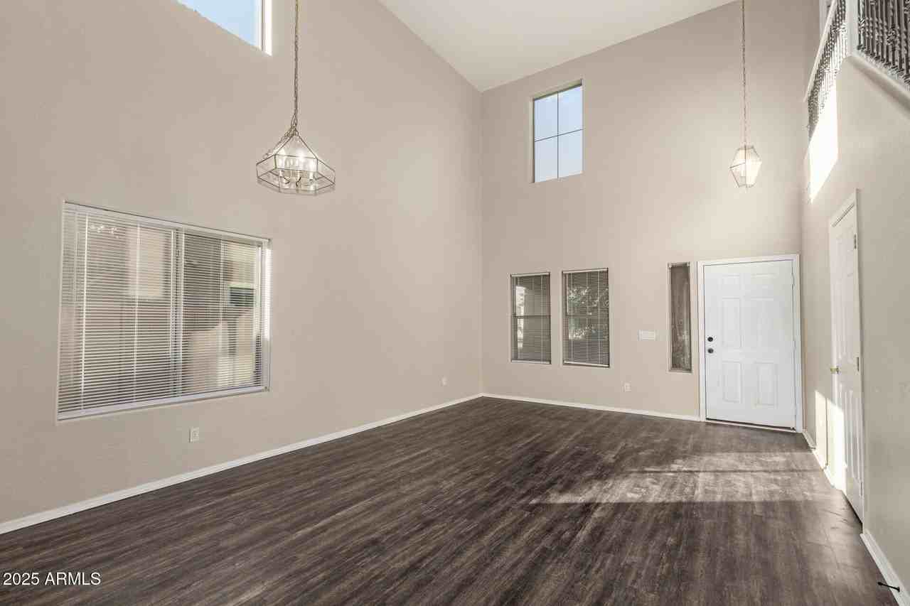 3545 E Crescent Way - Photo 4 of 39