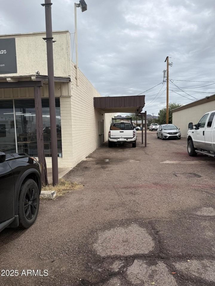 900 W Apache Trl - Photo 2 of 2