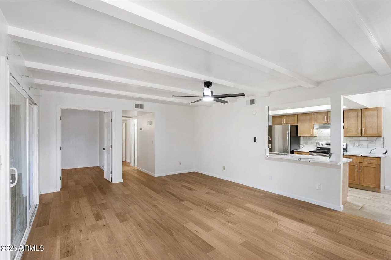 5520 N 77th Pl - Photo 6 of 26