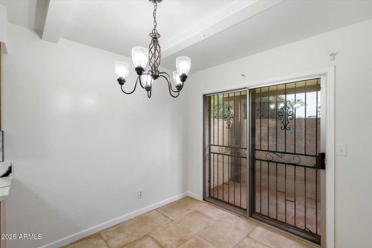 5520 N 77th Pl - Photo 7 of 26