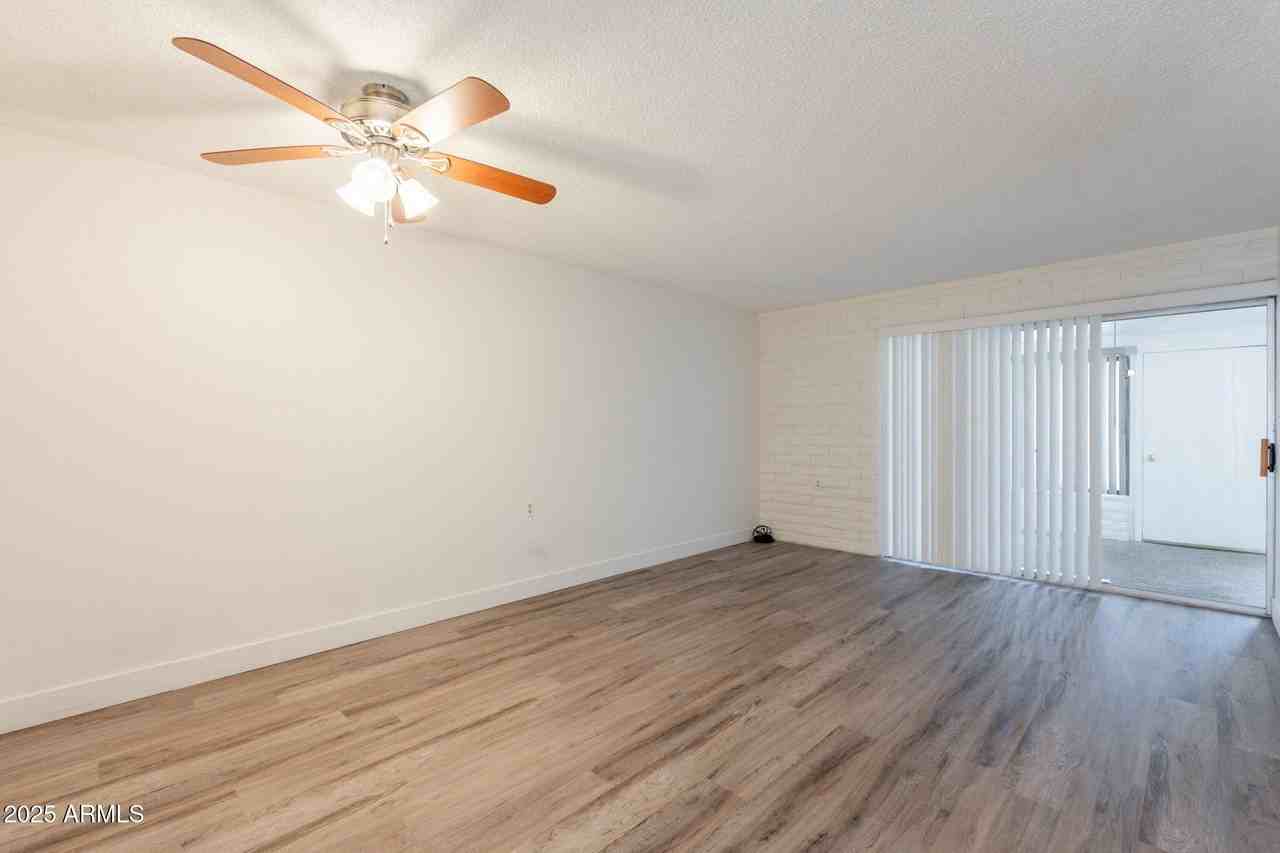 13001 North 113th Avenue #5 - Photo 4 of 36