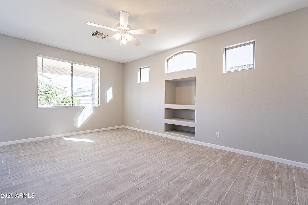 12614 W Earll Dr - Photo 5 of 43