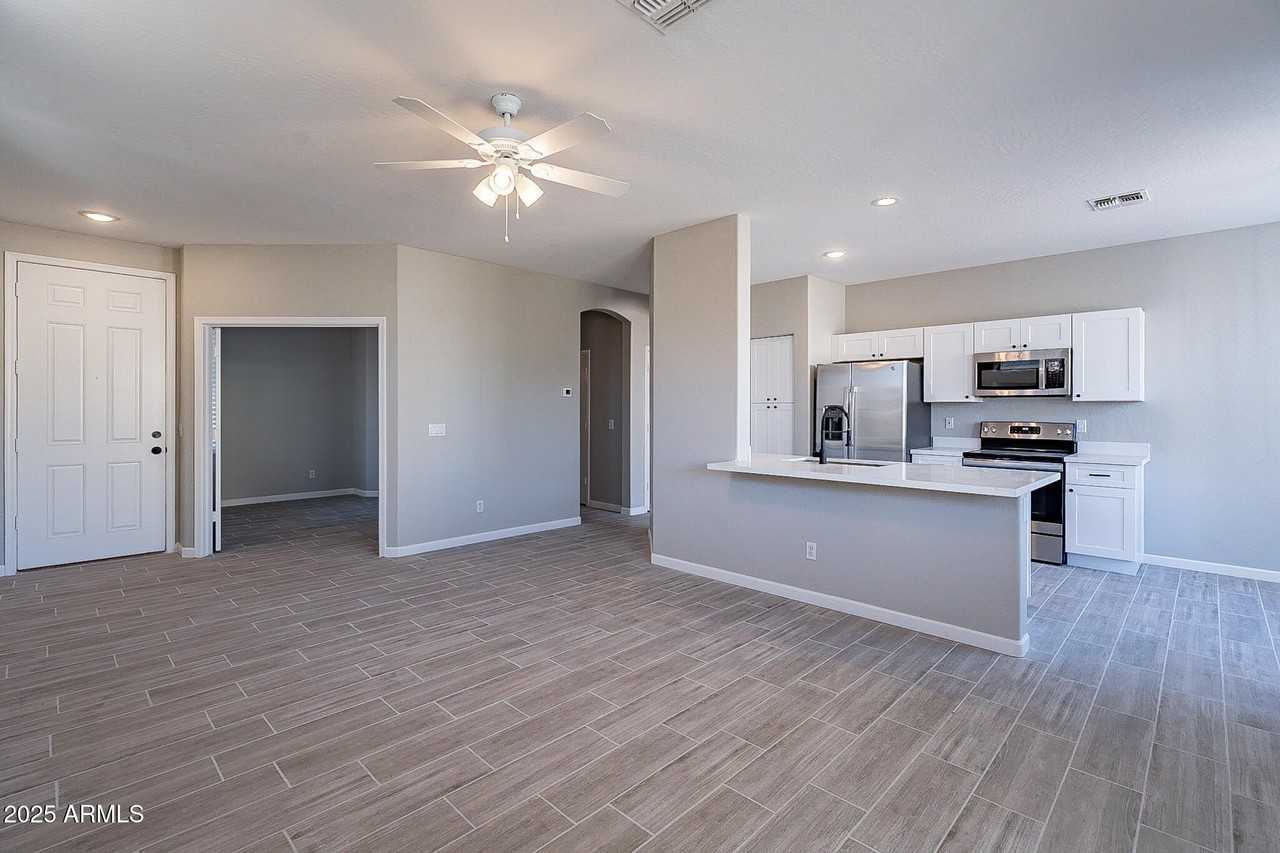 12614 W Earll Dr - Photo 7 of 43