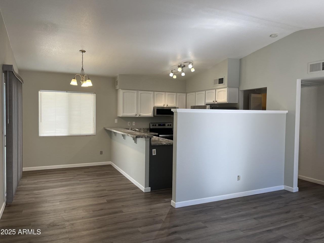 3320 S Parkside Dr - Photo 2 of 16