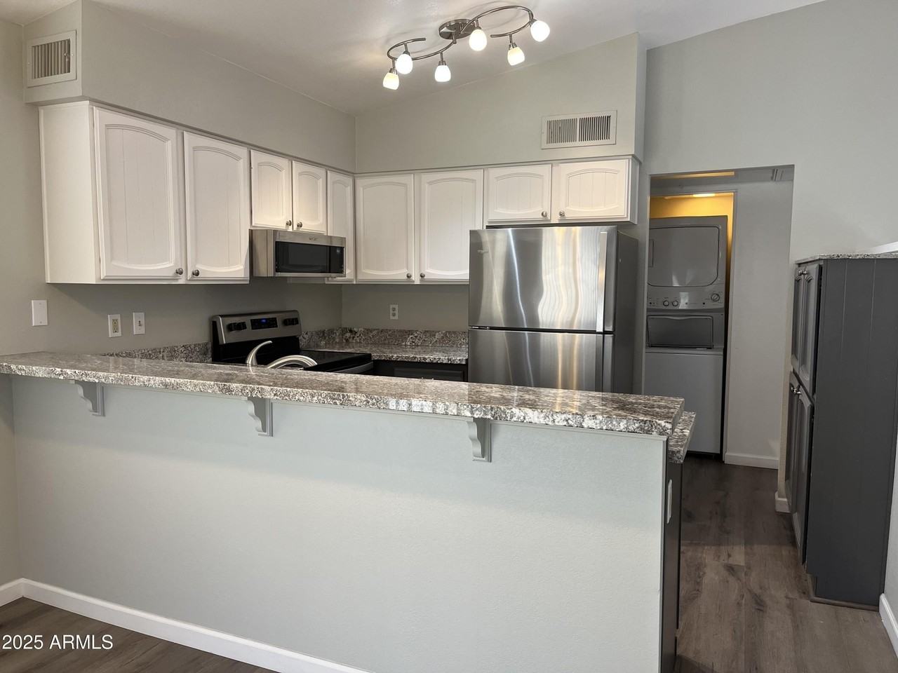 3320 S Parkside Dr - Photo 5 of 16