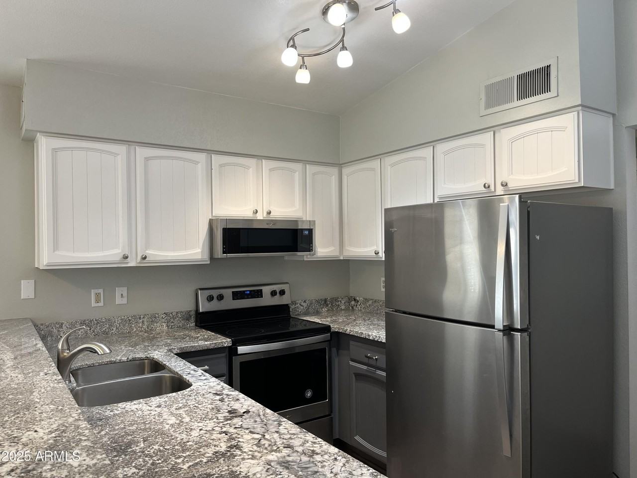 3320 S Parkside Dr - Photo 6 of 16