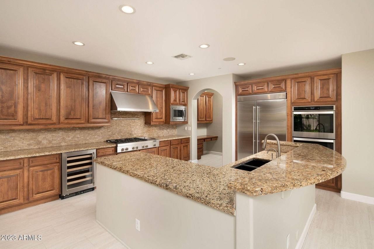 9818 E Edgestone Dr - Photo 3 of 30