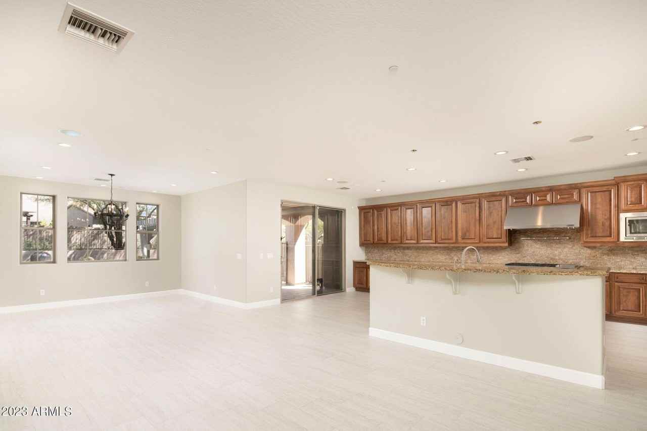 9818 E Edgestone Dr - Photo 4 of 30