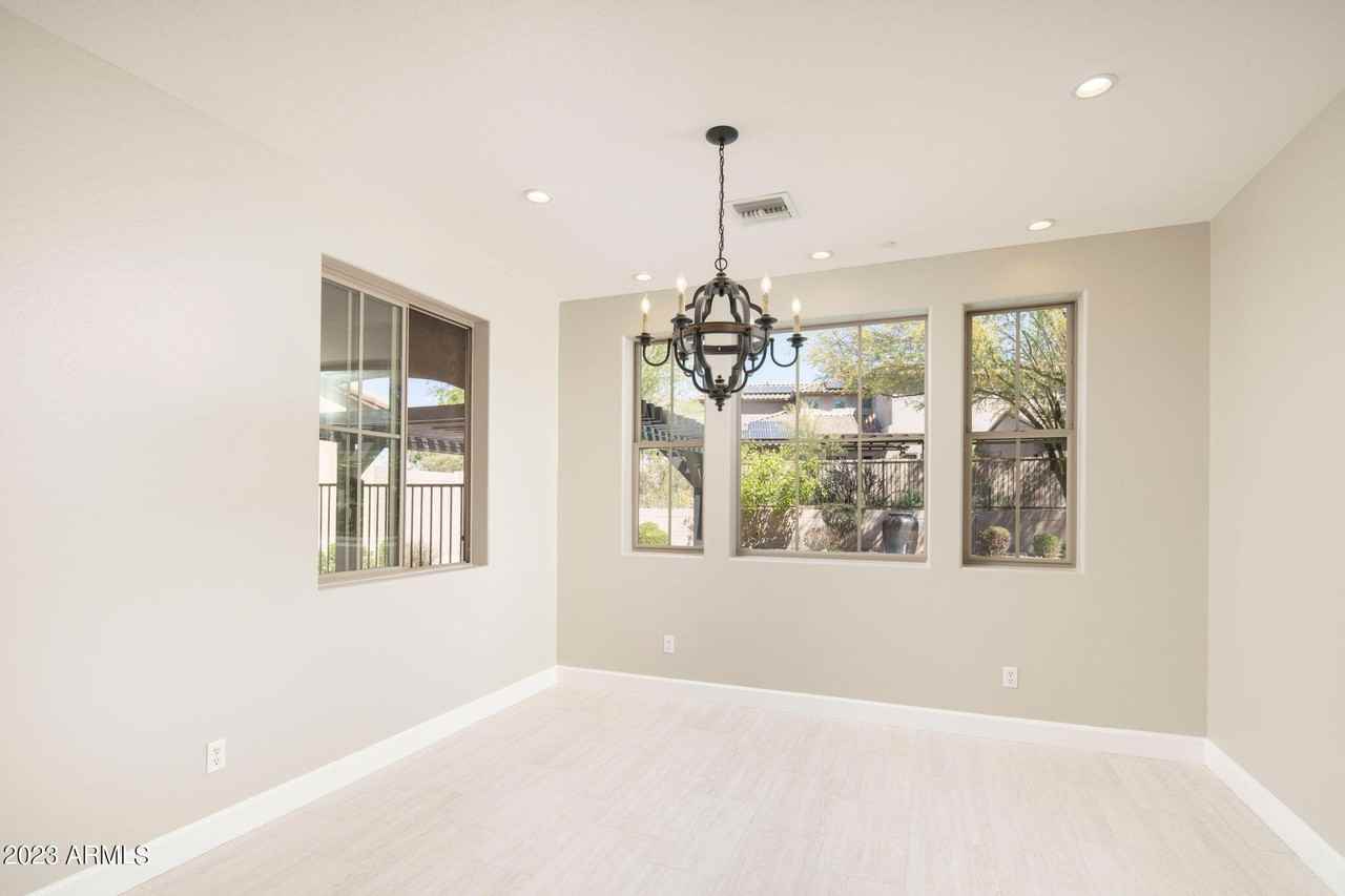 9818 E Edgestone Dr - Photo 5 of 30