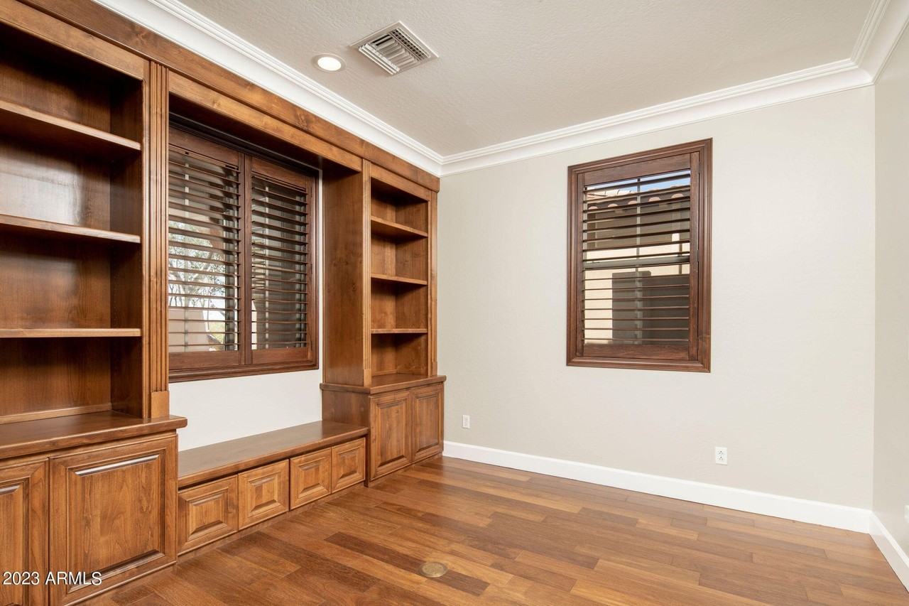 9818 E Edgestone Dr - Photo 7 of 30