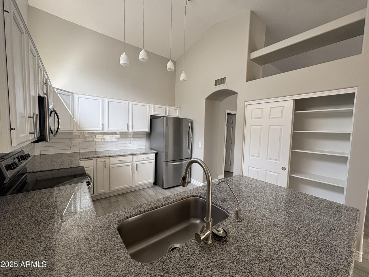 6121 E Hermosa Vista Dr - Photo 7 of 35