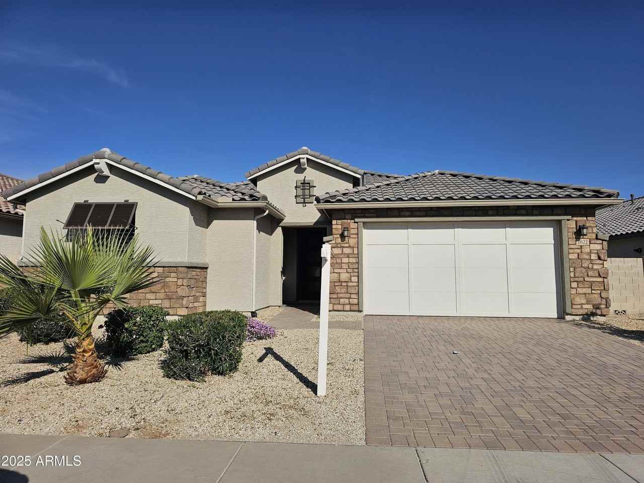 8622 W Rancho Dr - Photo 2 of 18