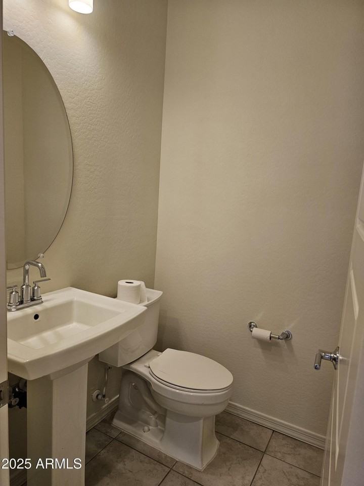 8622 W Rancho Dr - Photo 5 of 18