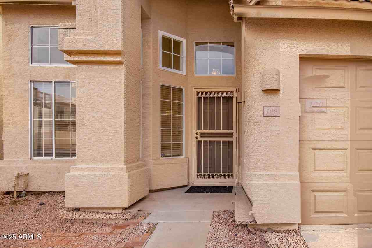 100 North Bradley Drive - Photo 4 of 39